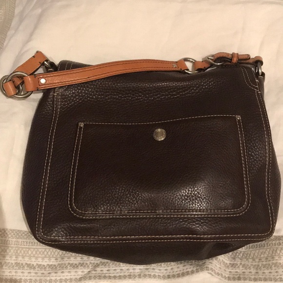 Coach shoulder bag . The clasp sits on top . - Picture 1 of 7